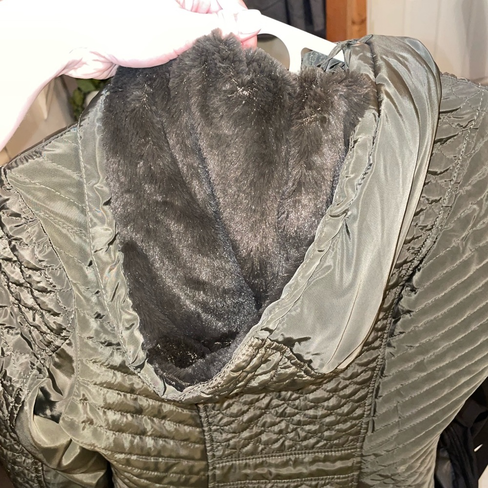 Green jacket - Picture 2 of 6